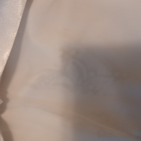 💙🏍Elegant White Sleeveless Top with Black Embellished Waist - Picture 8 of 9